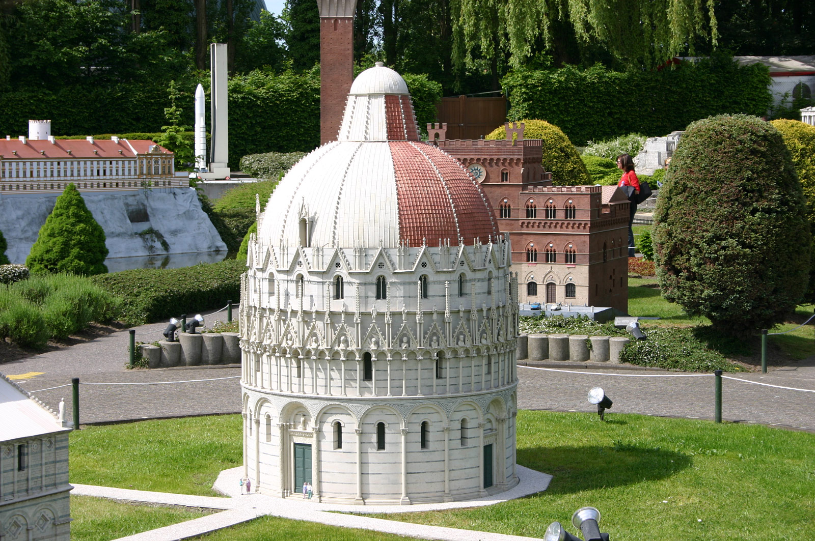 Piazza dei Miracoli, Baptistry, Pisa, Italy (Mini-Europe park, Brussels)